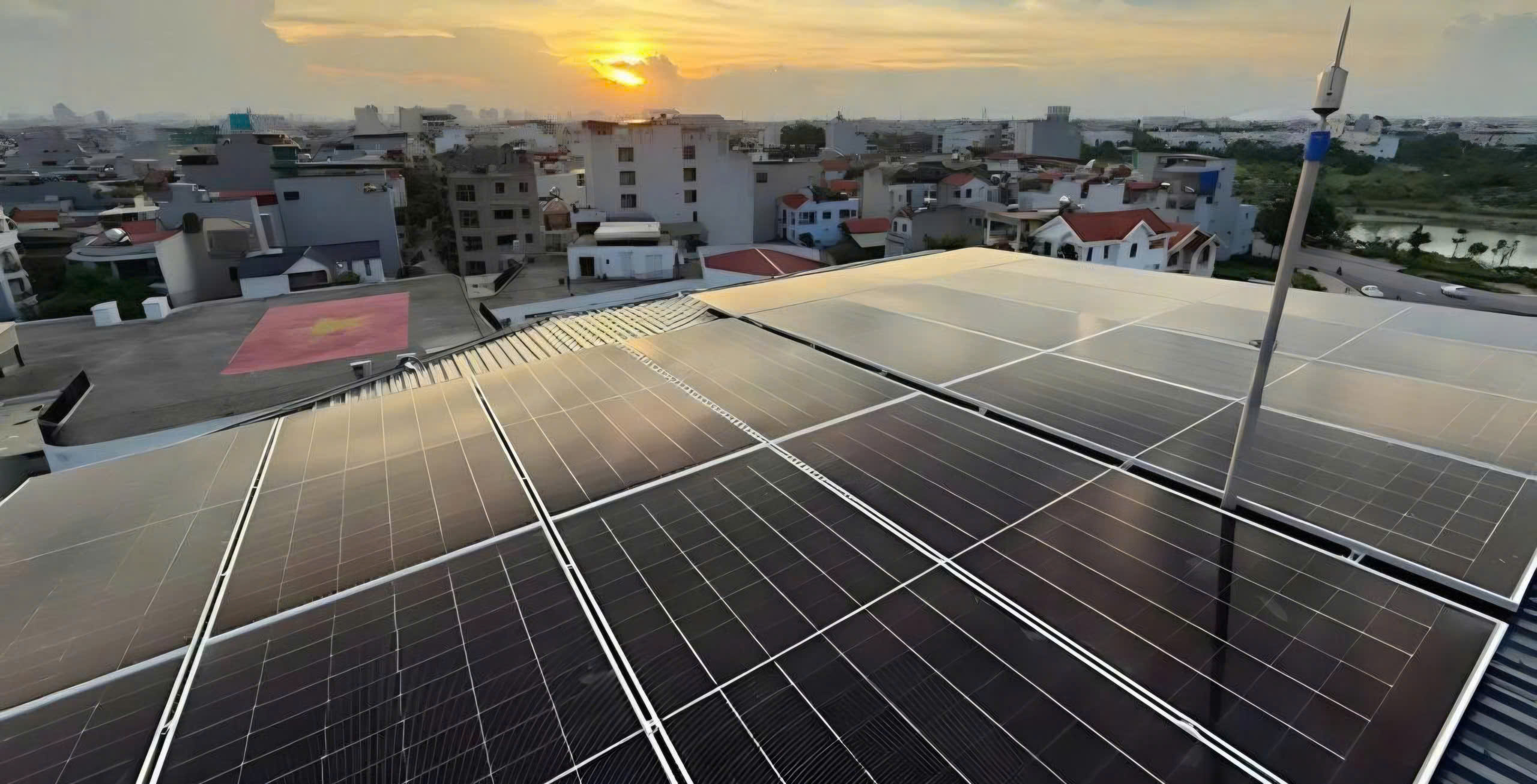 tấm pin năng lượng mặt trời giá bao nhiêu 